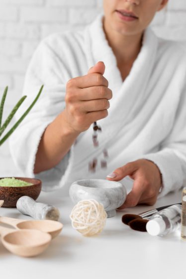 MEDICINA ORIENTAL: OPÇÕES POSITIVAS PARA MANTER A BOA SAÚDE 2 A naturopatia tem como um de seus principais focos a prevenção e pode incorporar diferentes modalidades de cuidado.