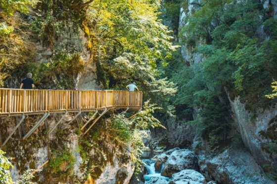 RESPONSIBLE ECOTOURISM IN BRAZIL: THE FUTURE OF SUSTAINABLE TRAVEL STARTS WITH EVERY VISITOR 2 A beautiful destination only remains beautiful when tourism respects its environmental limits