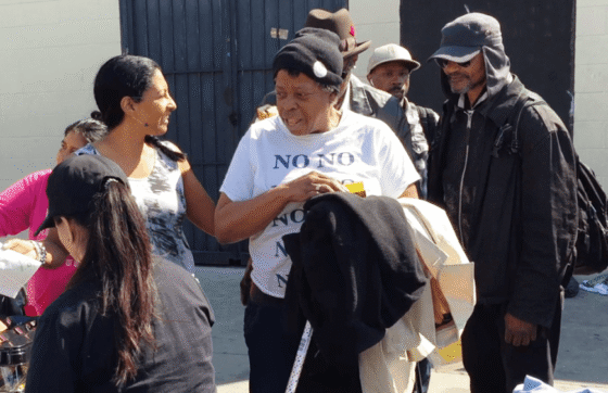 A iniciativa de Laura Carvalho e seu grupo leva dignidade, diálogo e apoio humano às pessoas das ruas