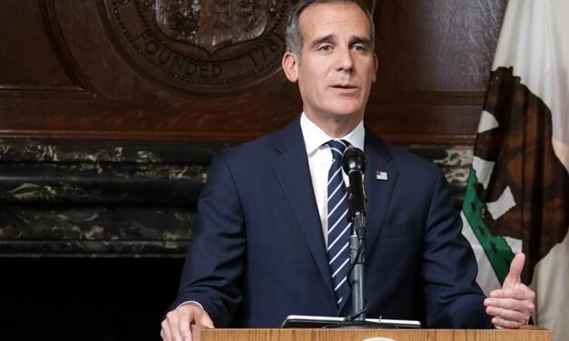Covid-19: Los Angeles Anuncia Fechamento Temporário de Bares, Restaurantes e Academias