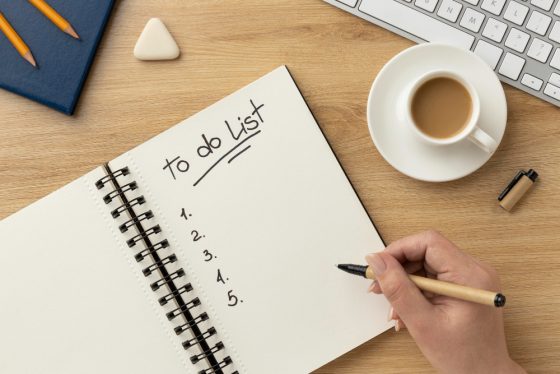 HOW TO MAKE YOUR TO-DO LIST WORK FOR YOU 2 Practical task-planning strategies for balancing professional deadlines, household chores, and personal commitments.