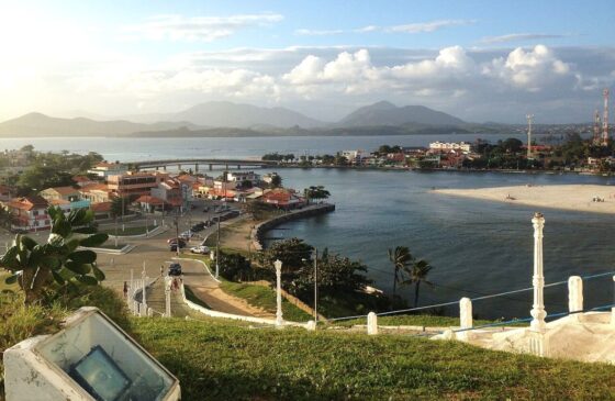 Saquarema: Coziness, Charm, Peace and Surf in One Place 1 Saquarema is known as the Surf Capital of Brazil, famous for waves surpassing 9 feet.