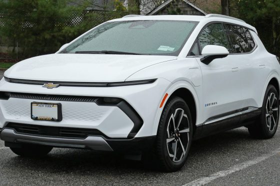 DEVO COMPRAR UM CARRO NOVO NOS EUA EM 2023 OU É MELHOR DEIXAR PARA 2024? 2 O Chevrolet Equinox EV está entre os modelos elétricos que vêm recebendo incentivos e descontos nos EUA