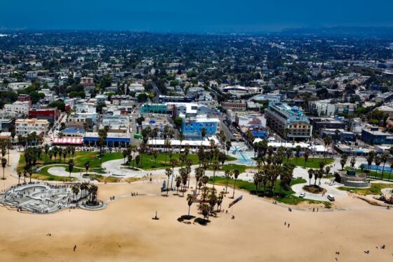 ONDE ASSISTIR AOS JOGOS DE GRAÇA EM LOS ANGELES DURANTE A COPA DO MUNDO 2026 1 A famosa praia de Venice Beach será um dos pontos de Free Zone para a próxima Copa do Mundo em Los Angeles.