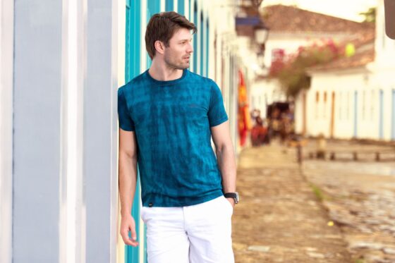 Style and self-presentation differ between the two cultures.