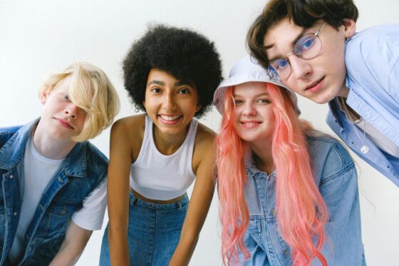 O principal medo dos jovens é que a IA elimine empregos e reduza salários em diversas profissões