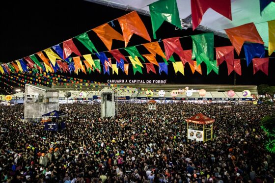 Campina Grande e Caruaru disputam o título de maior São João do país, reunindo milhões de visitantes e grandes estruturas de festa
