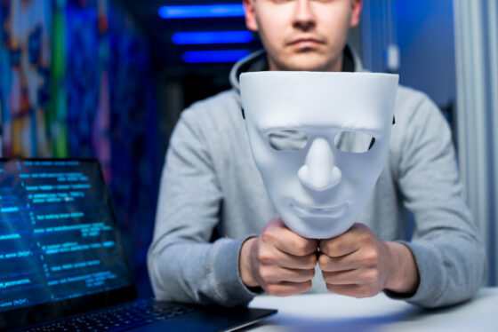 Criminosos estão usando inteligência artificial para clonar vozes, imagens e identidades de profissionais respeitados nos Estados Unidos