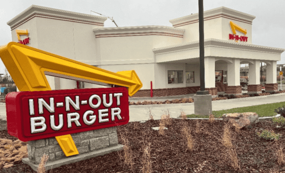 Os famosos hambúrgueres Double-Double do In-N-Out viraram parada obrigatória entre um jogo e outro.