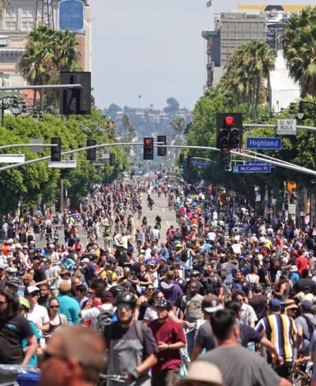 SANTA MÔNICA CELEBRA FINAL DA COPA COM FESTIVAL GRATUITO, MÚSICA AO VIVO E TELÕES 2 Diversas ruas próximas ao Santa Monica Pier serão fechadas para receber milhares de visitantes em um ambiente voltado aos pedestres.