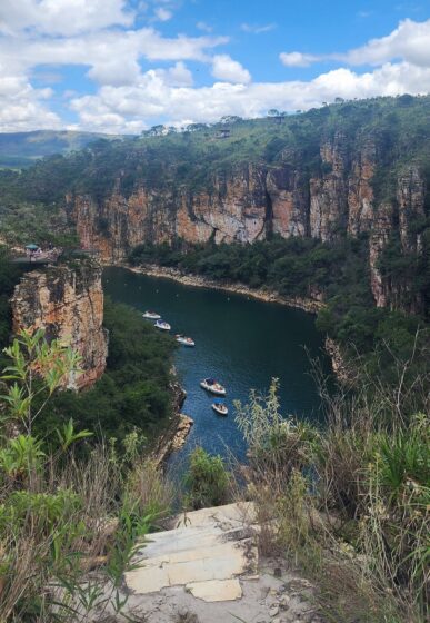 DESCUBRA PASSEIOS INESQUECÍVEIS EM CAPITÓLIO, O PARAÍSO NATURAL DE MINAS GERAIS 4 A Cachoeira Poço Dourado é um dos melhores locais de Capitólio para banho e contato com a natureza.