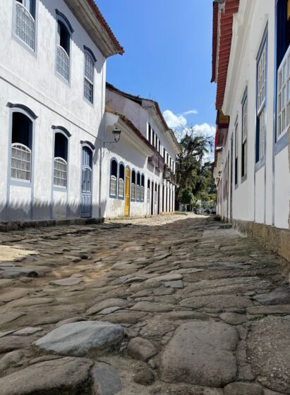 Traditional Indigenous, Caiçara and Quilombola communities are part of the cultural landscape, making the site a living heritage area rather than simply a collection of historic buildings.