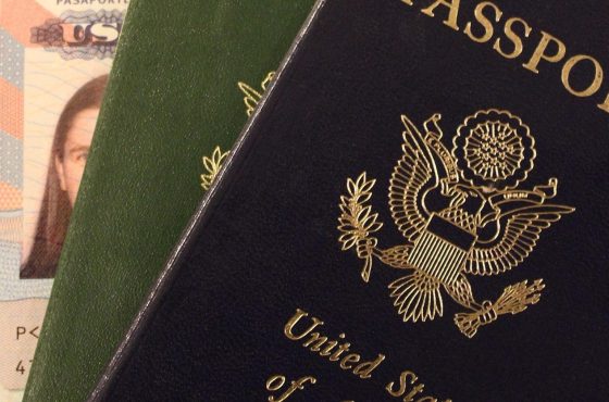 PUBLIC CHARGE: NOVA REGRA NOS EUA PODE AFETAR QUEM BUSCA O GREEN CARD 2 Benefícios utilizados por filhos ou outros familiares não são automaticamente considerados como recebidos pelo solicitante do green card