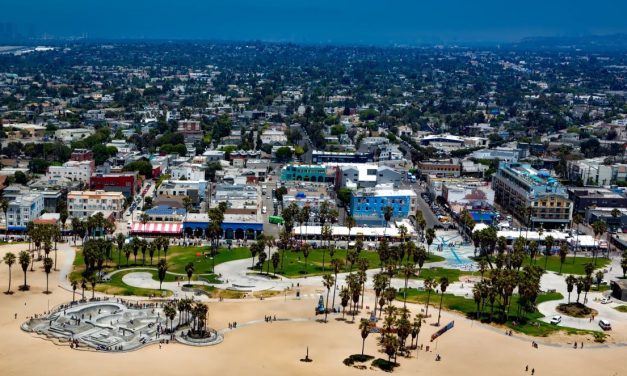 LOS ANGELES COM CLIMA DE RIO DE JANEIRO? UMIDADE NO VERÃO DE 2026 ACENDE ALERTA NA CALIFÓRNIA