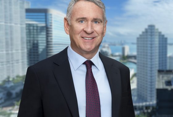 Ken Griffin está doando 3 bilhões de dólares para a Universidade Carnegie Mellon, a maior doação individual da história do ensino superior.