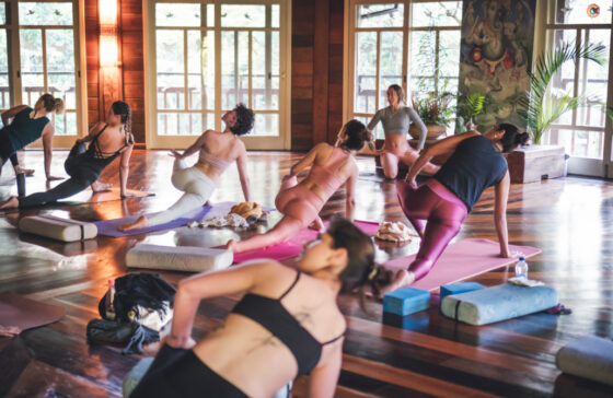 Classes de Vinyasa Yoga na Montanha Encantada