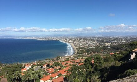 A MAGIA DAS TRILHA EM LOS ANGELES: DIRIGINDO E HIKING EM MALIBU