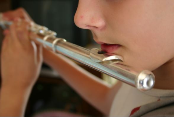 Instrumentos Divinos e a Magia da Música