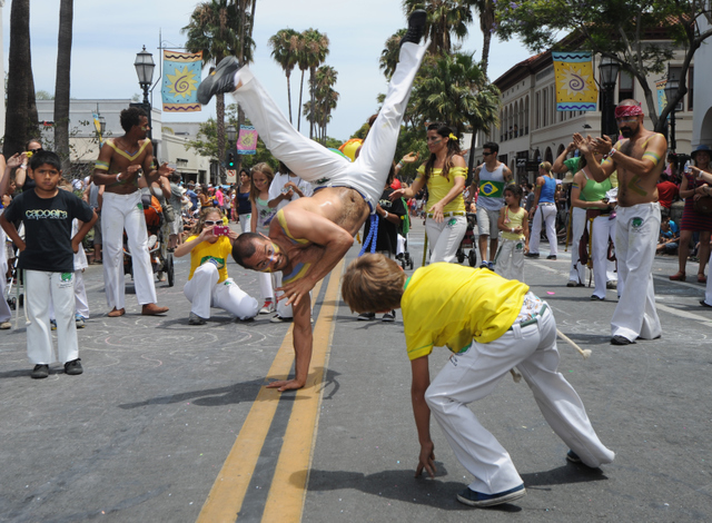 O Colorido e a Ginga Brasileira no Santa Barbara Summer Solstice Parade de 2022
