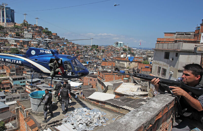Rio de Janeiro: Série 'Complexo' Escancara a Violência nos Morros do ...