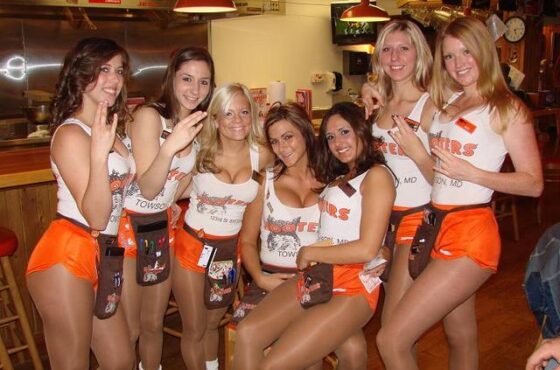 hooters1 e1747177409808