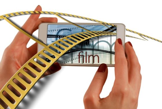 A Tecnologia Vai Acabar com a Indústria do Cinema? 1 A crise econômica tem afetado profundamente a indústria cinematográfica, com uma queda nas vendas de ingressos
