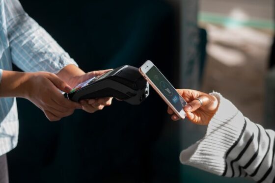 TUDO INCLUSO: TAXAS ADICIONAIS EM RESTAURANTES DE LOS ANGELES ESTÃO PROIBIDAS 3 Gorjetas automáticas para grupos grandes também estão banidas pela nova lei