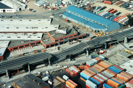 Image Terremoto de 1989 em Sao Francisco com Danos no Cypress Viaduto e1734048143761