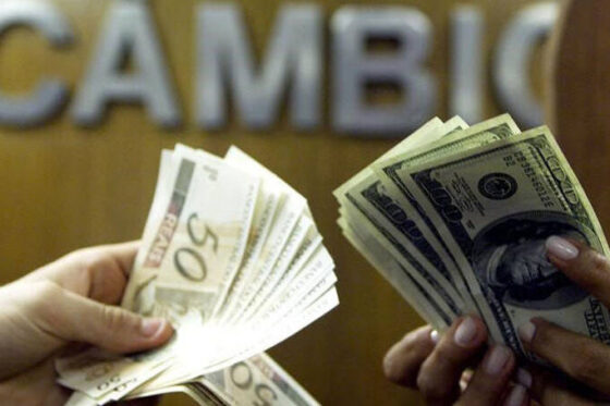 Em Abril: Volatilidade no Mercado de Câmbio Provoca Alta do Dólar 1 Do início ao fim de abril, o dólar acumulou mais altas do que quedas.