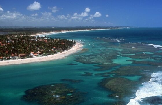 porto de galinhas localizada na inspiradora regiao batizada de costa dourada a area e uma das mais conhecidas do litoral do nordeste 1390339979041 956x500 1 e1724116585956