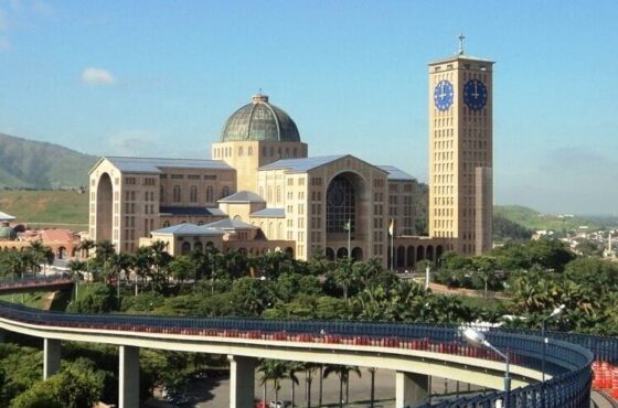 3 a basilica de nossa senhora aparecida na cidade de aparecida sp abriga 35 mil pessoas celebracoes na area externa reunem ate 300 mil 1472508427789 956x500 e1728785402261