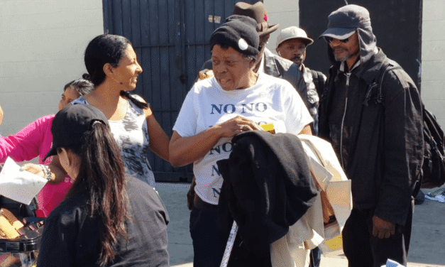 O PROBLEMA DOS MORADORES DE RUA DE LOS ANGELES E A SOLIDARIEDADE DE UM GRUPO DE APOIO DE BRASILEIROS