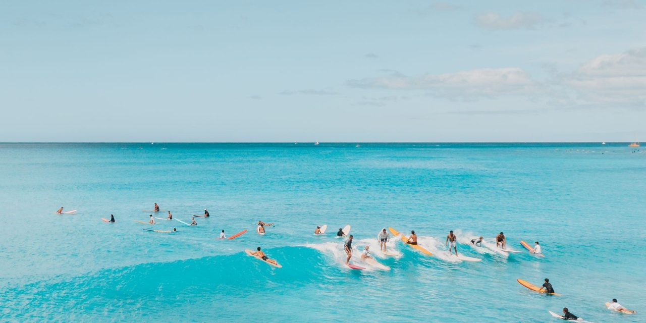 SURF: A ENERGIA CÓSMICA DA ONDA LEVITANDO O CORPO