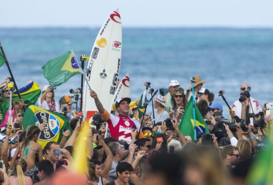 O Brasil continua dominando as ondas do mundo com a crescente geração de surfistas talentosos no circuito mundial