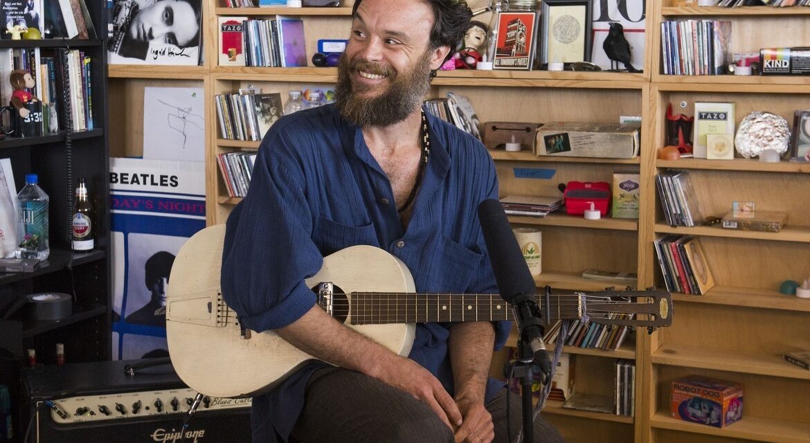 Morando Há Mais de uma Década em Los Angeles, Rodrigo Amarante Faz Breve Retorno ao Brasil