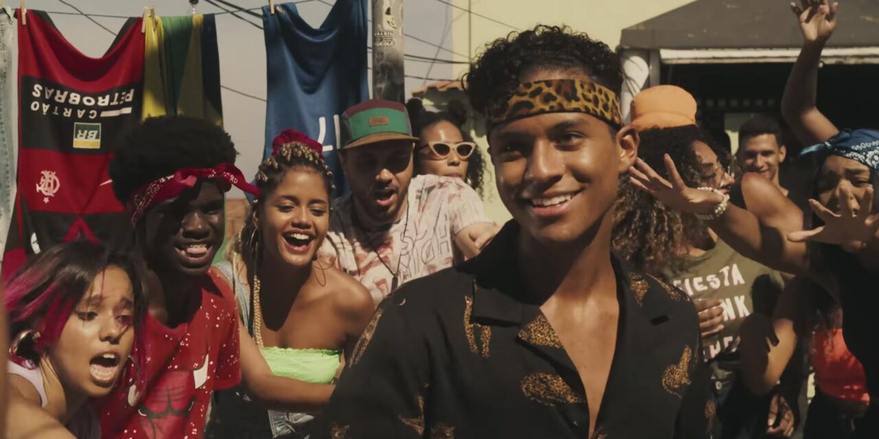 Sobrinho de Michael Jackson Grava Clipe em Favela do Rio de Janeiro