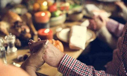 TENHA UM “DIA COM SIGNIFICADO” NESTE THANKSGIVING — E EM TODOS OS DIAS!