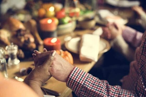 TENHA UM “DIA COM SIGNIFICADO” NESTE THANKSGIVING — E EM TODOS OS DIAS! 1 Comemore com significado. Comemore com gratidão. Comemore com presença.