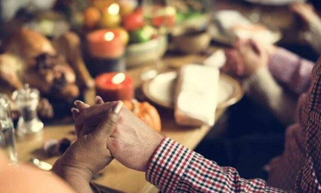 TENHA UM “DIA COM SIGNIFICADO” NESTE THANKSGIVING — E EM TODOS OS DIAS!