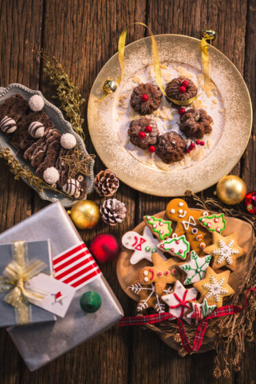 3 SIMPLE WAYS TO MAKE THE HOUSE SMELL AMAZING DURING THE HOLIDAYS 2 Fresh baking releases natural aromas that feel nostalgic, comforting, and festive