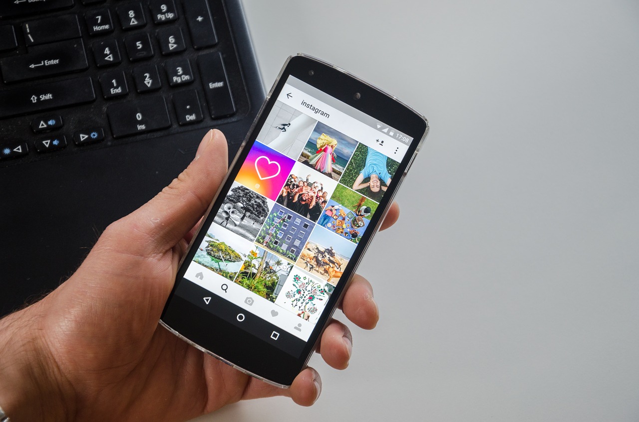 Boato que Instagram Iria Espionar Usuários pela Câmera Frontal se Espalha na Internet