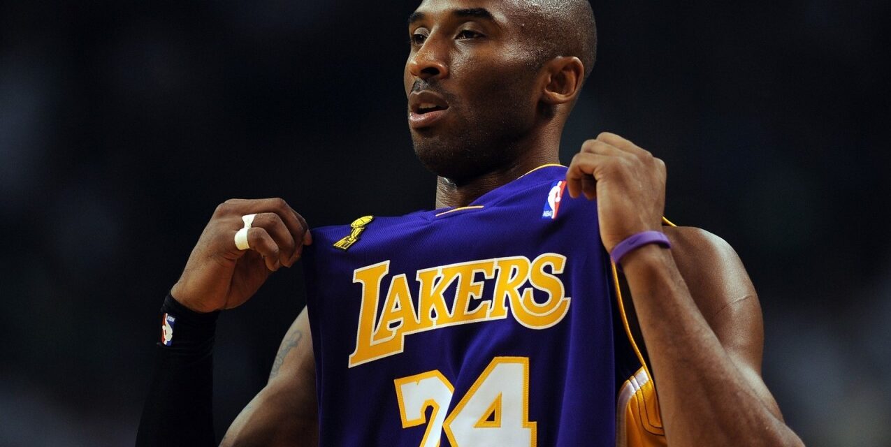 Em memória de Kobe Bryant: Ruas de Los Angeles Homenageiam o Ídolo