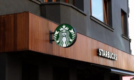 Starbucks USA Anuncia Meta de pagamento Mínimo por Hora Para 2022