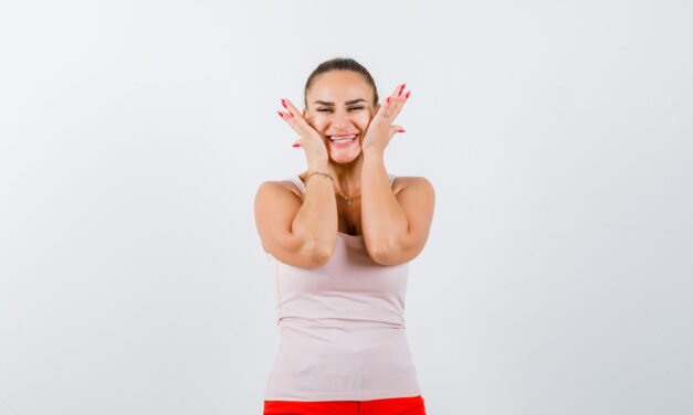 GINÁSTICA FACIAL: UM MERGULHO DIANTE DO ESPELHO
