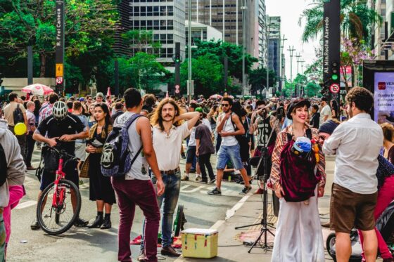 SÃO PAULO LGBTQIA+ PRIDE ATTRACTS MORE THAN 3 MILLION PEOPLE AND MOVES OVER US$100 MILLION 2 The event attracts over 3 million participants and more than 400,000 tourists annually.