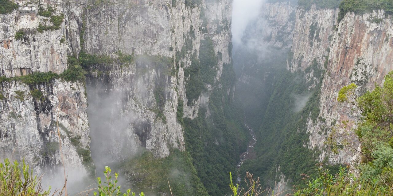 THE BRAZILIAN GRAND CANYONS