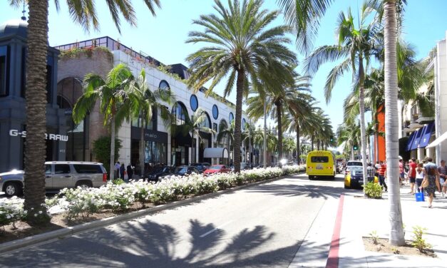 RODEO DRIVE: A RUA DAS LOJAS DE GRIFE E MAIS FAMOSA DE BEVERLY HILLS