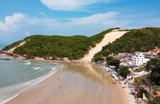 img freepik com natal rio grande do norte brasil 12 de marco de 2021 bela imagem aerea do morro do careca em natal rio grande do norte brasil 432566 2361 e1703636266867