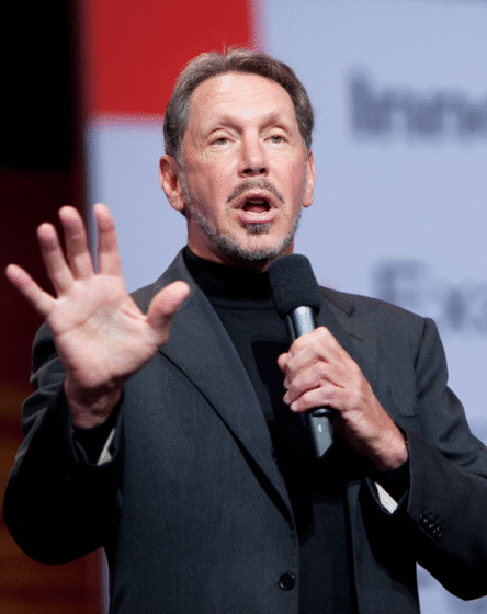 Larry Ellison, cofundador da Oracle, possui uma fortuna estimada em US$ 320 bilhões