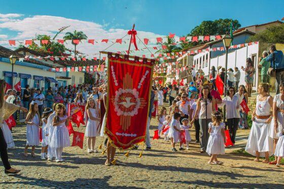 PIRENÓPOLIS, BRAZIL: A HIDDEN WATERFALL PARADISE IN THE HEART OF THE COUNTRY 3 Among the cultural manifestations that take place in Pirenópolis is the Festa do Divino Espírito Santo. Photo by Rossyni Gomes Pompeo de Pin